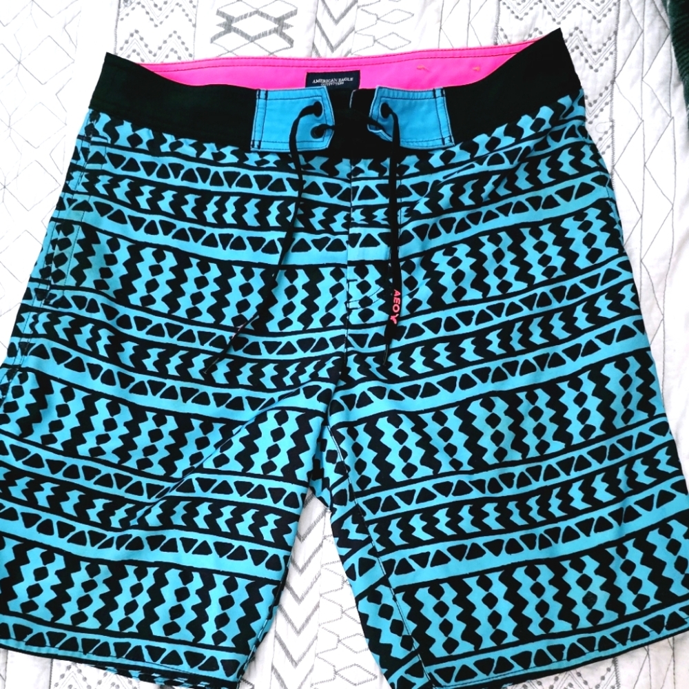 American Eagle Men's small blue/pink swim trunks